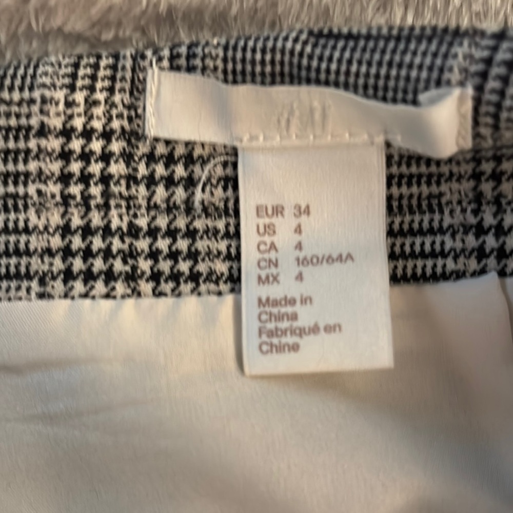 H&M Plaid Mini Skirt with Buckle - Picture 2 of 4
